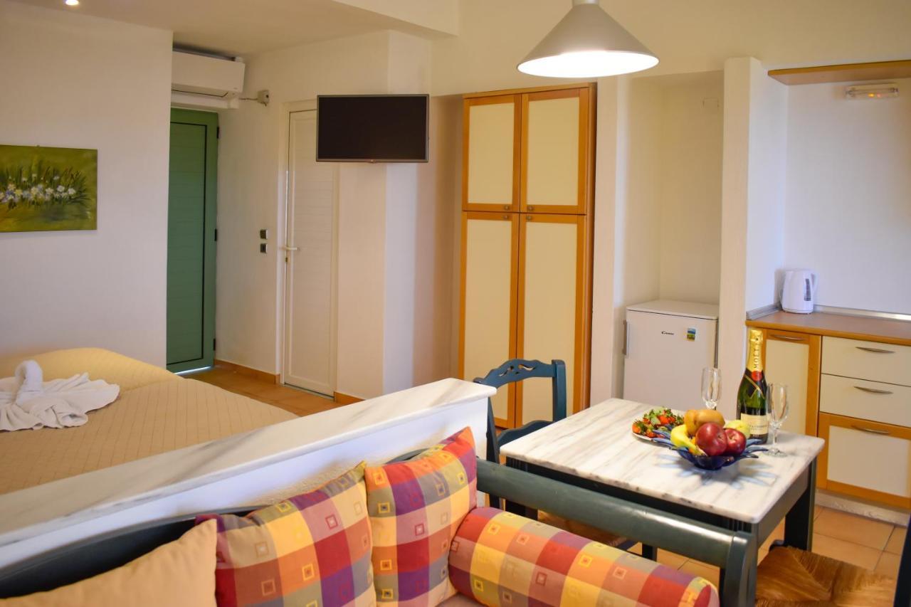 Hotel Dafni Skiathos Town Bagian luar foto