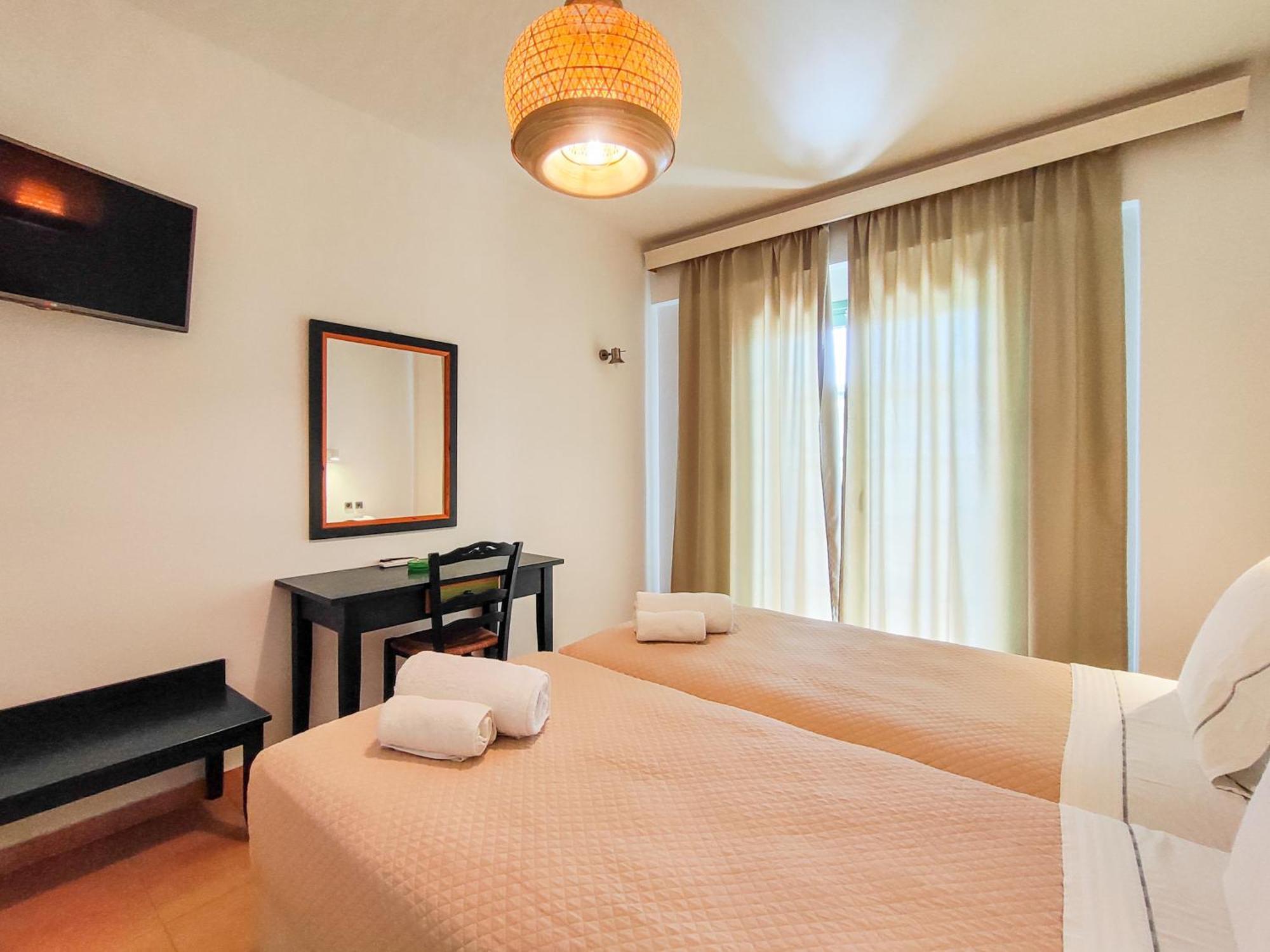 Hotel Dafni Skiathos Town Bagian luar foto