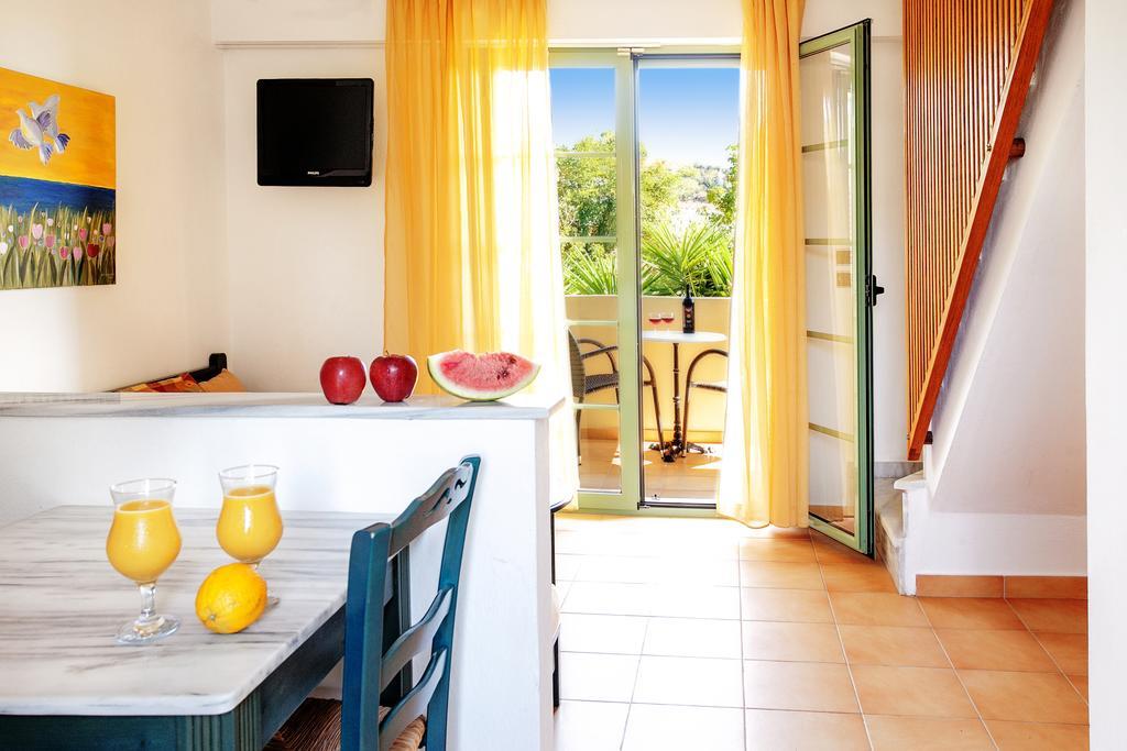 Hotel Dafni Skiathos Town Ruang foto